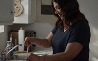 EPIDIOLEX® (cannabidiol) syringe and plunger cleaning up; Spanish video